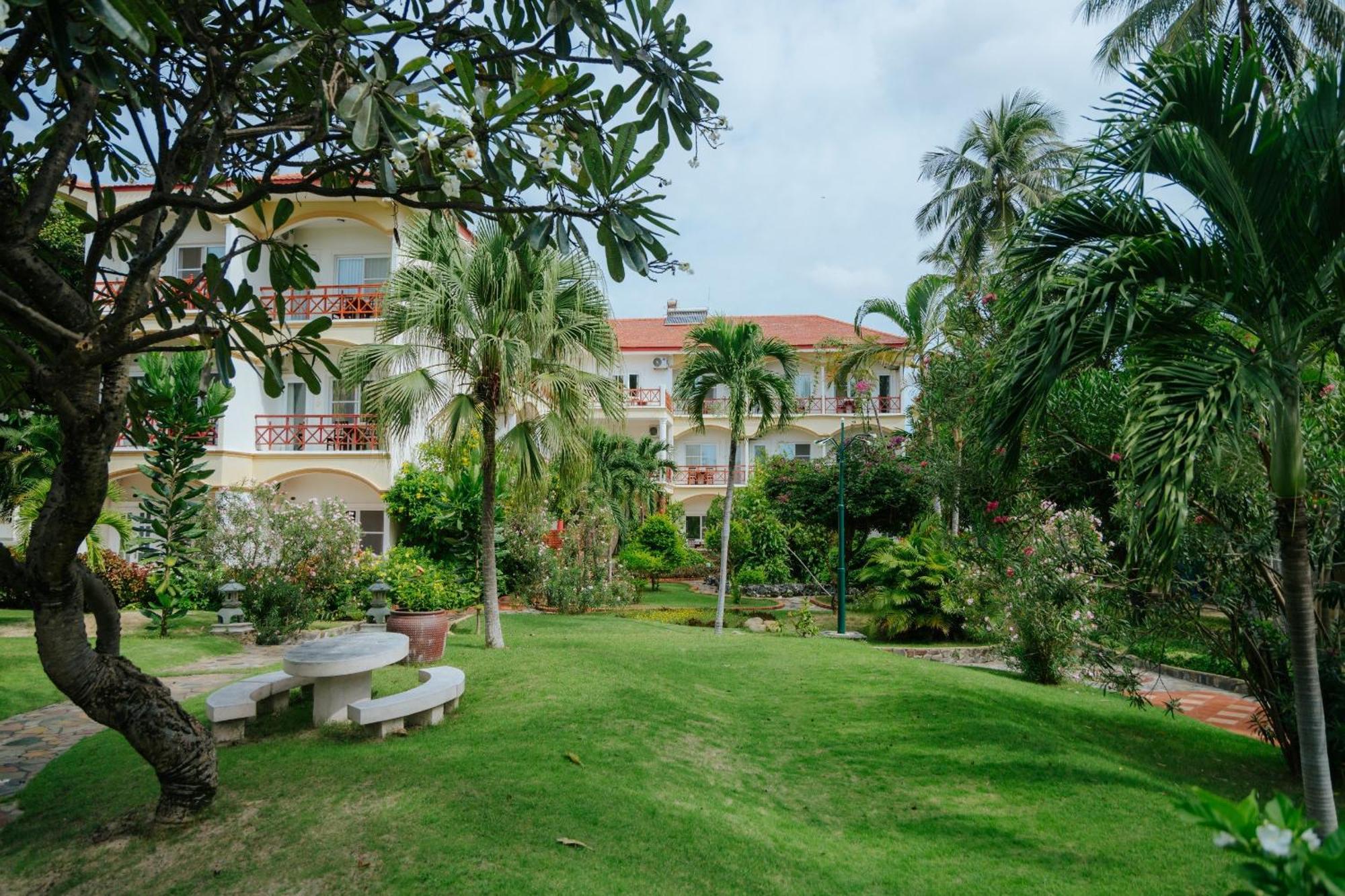 Le Aqua Resort & Spa Phan Thiet - Swiss Village Resort & Spa Mui Ne Exterior photo