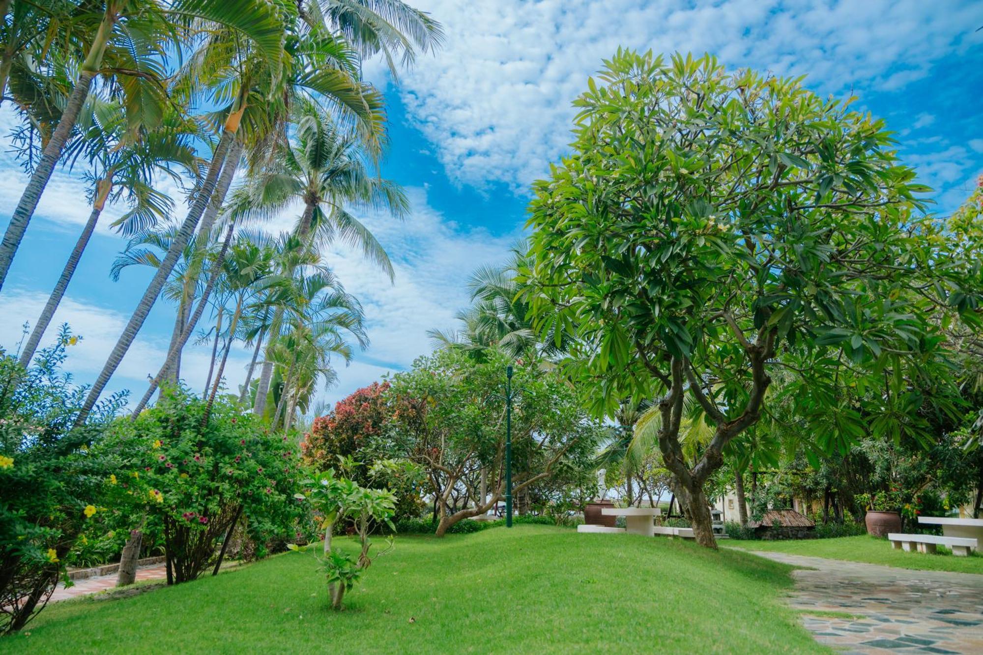 Le Aqua Resort & Spa Phan Thiet - Swiss Village Resort & Spa Mui Ne Exterior photo